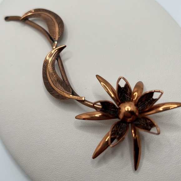 Vintage Copper Flower Brooch. - Picture 4 of 12